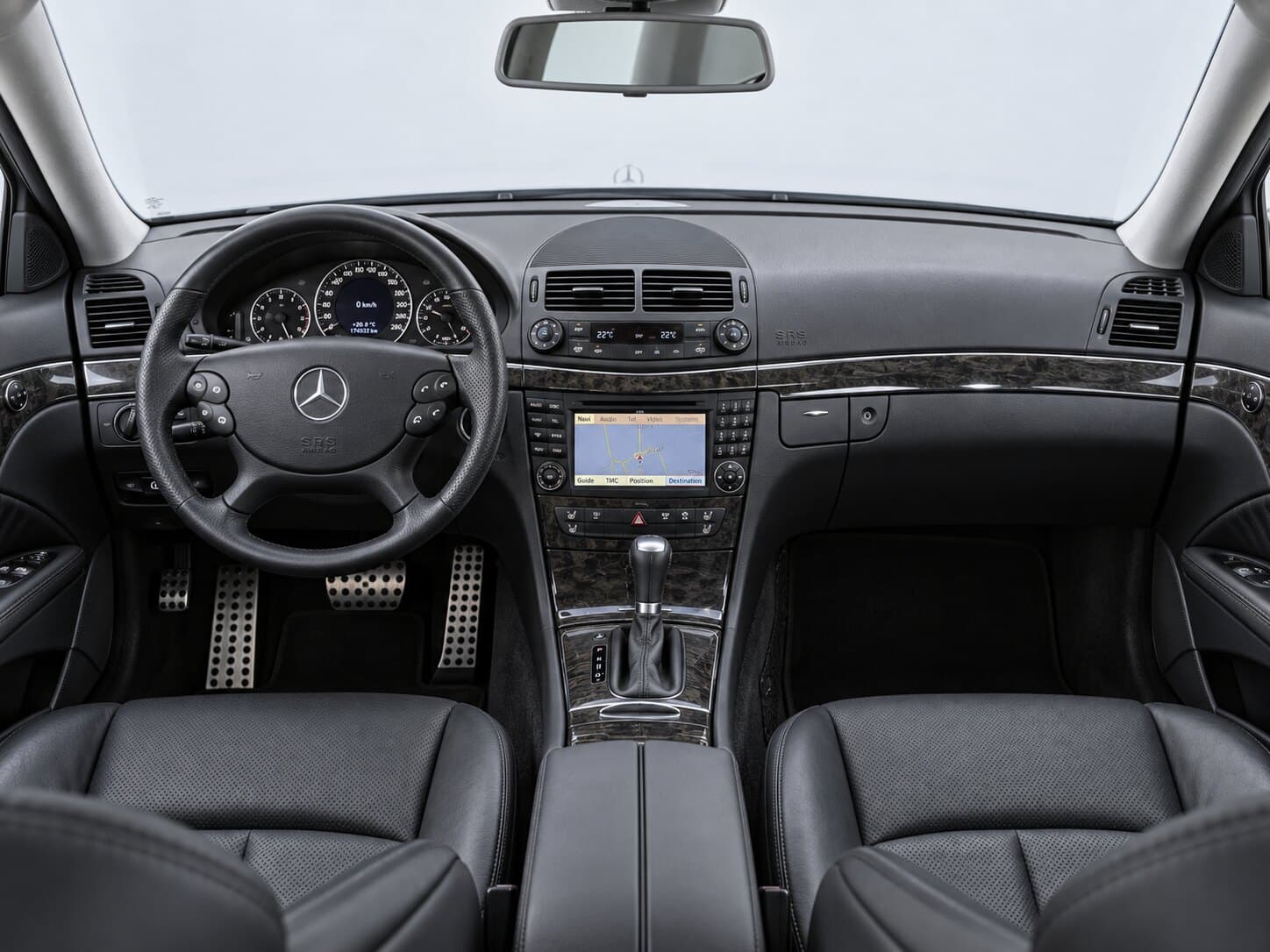 Mercedes-Benz E 200 Kompressor AMG-Styling | Automatik | Leder | Navi | Schiebedach – Bild 10